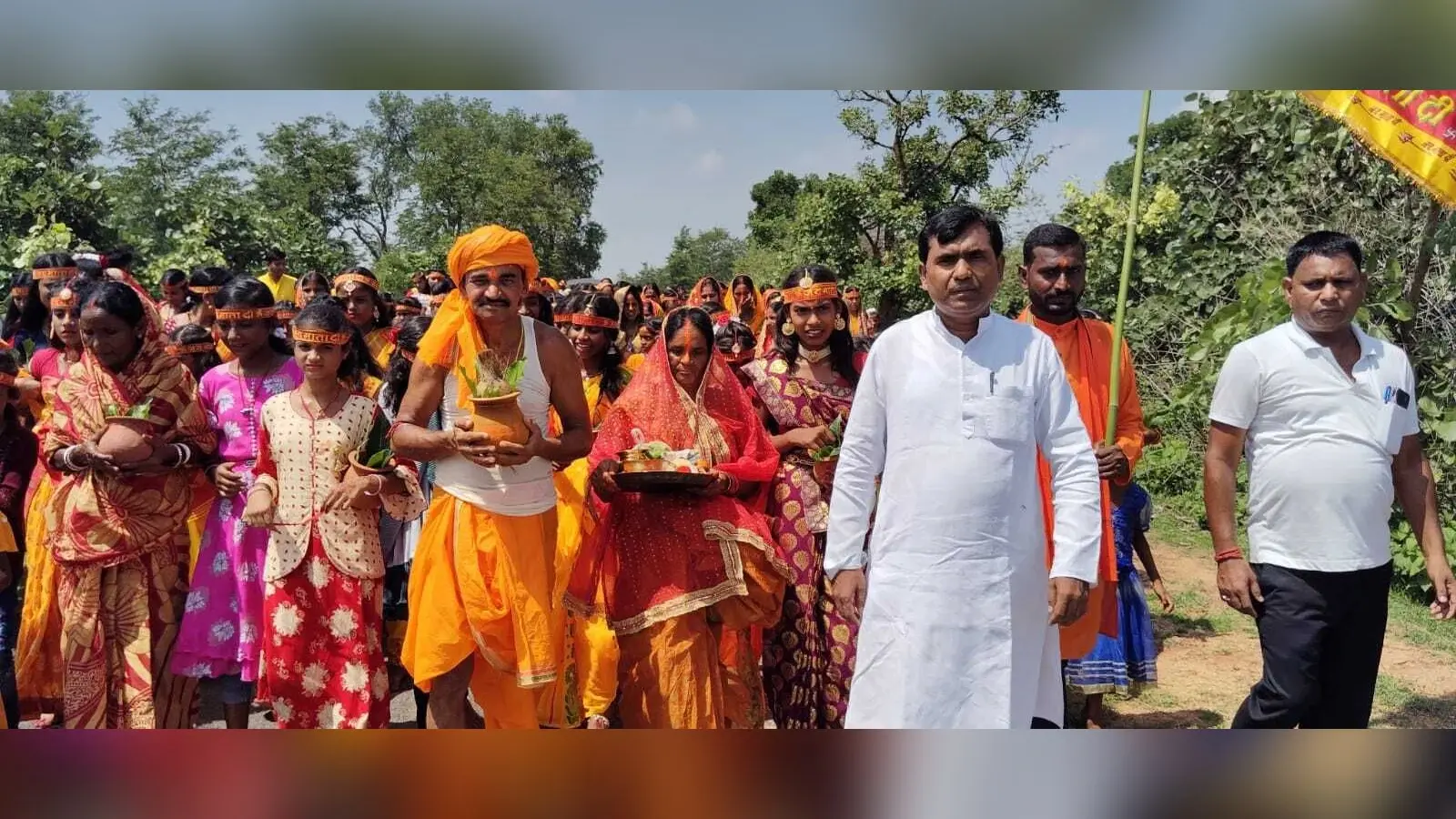 काली मंदिर में प्रतिमा की प्राण प्रतिष्ठा को लेकर निकली कलश यात्रा