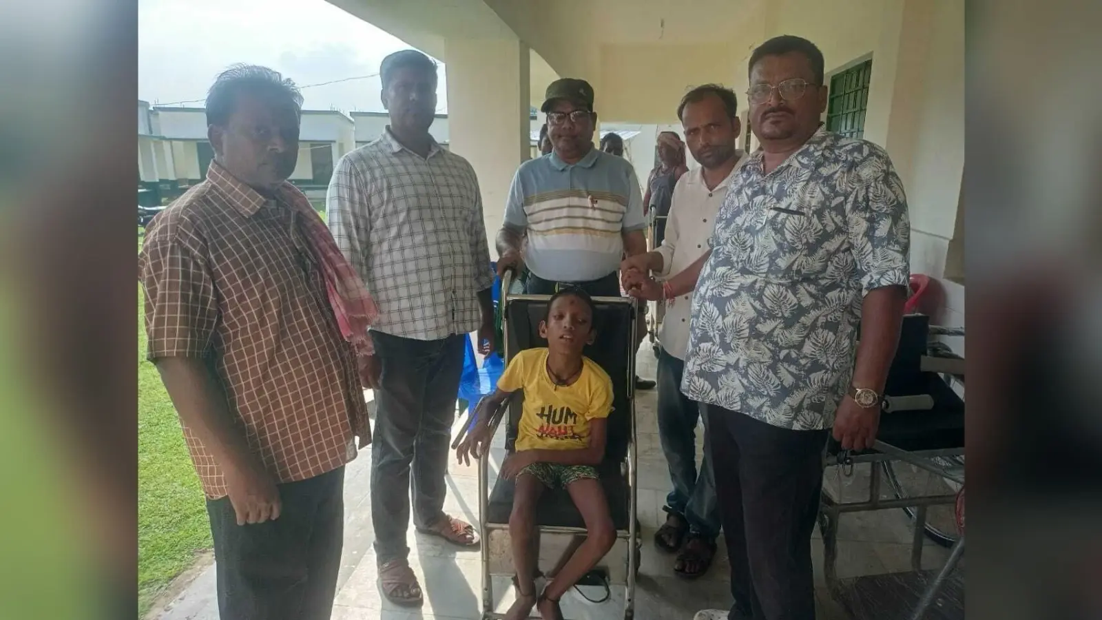 दिव्यांग छात्रों के बीच सहायक उपकरण वितरित