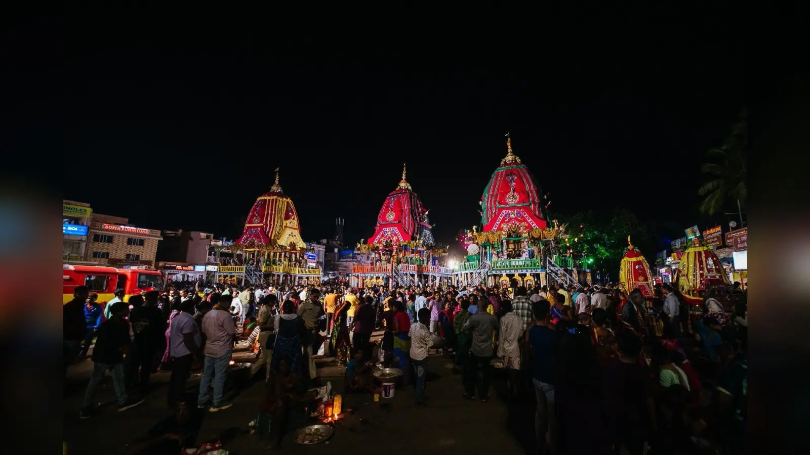 पुरी : भगवान जगन्नाथ, बलभद्र व देवी सुभद्रा के रथ श्रीगुंडिचा मंदिर पहुंचे