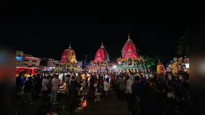 पुरी : भगवान जगन्नाथ, बलभद्र व देवी सुभद्रा के रथ श्रीगुंडिचा मंदिर पहुंचे
