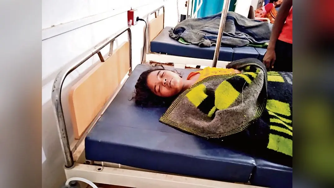 gumla news : सर्पदंश से एक ही परिवार के तीन लोगों की मौत, सड़क नहीं, इलाज के लिए पांच किमी खटिया पर लाद कर ले गये लोग
