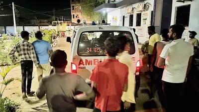 सड़क दुर्घटना में बाइक सवार की मौत, एक घायल