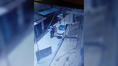 बाइक सवार उचक्कों ने महिला के गले से छीनी सोने की चेन, पूरी वारदात सीसीटीवी में हुई कैद