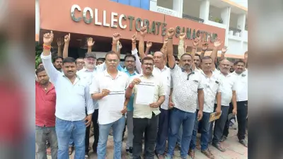 मुआवजा की मांग को लेकर जिलाधिकारी से मिला मोटर व्यवसायी संघ का प्रतिनिधि मंडल