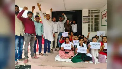 स्वास्थ कर्मियों ने की तालाबंदी
