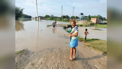 दिघलबैंक प्रखंड से गुजरने वाले कनकई व बूढ़ी कनकई नदियां उफनाई, नैनभिट्टा पुल के समीप कटाव तेज