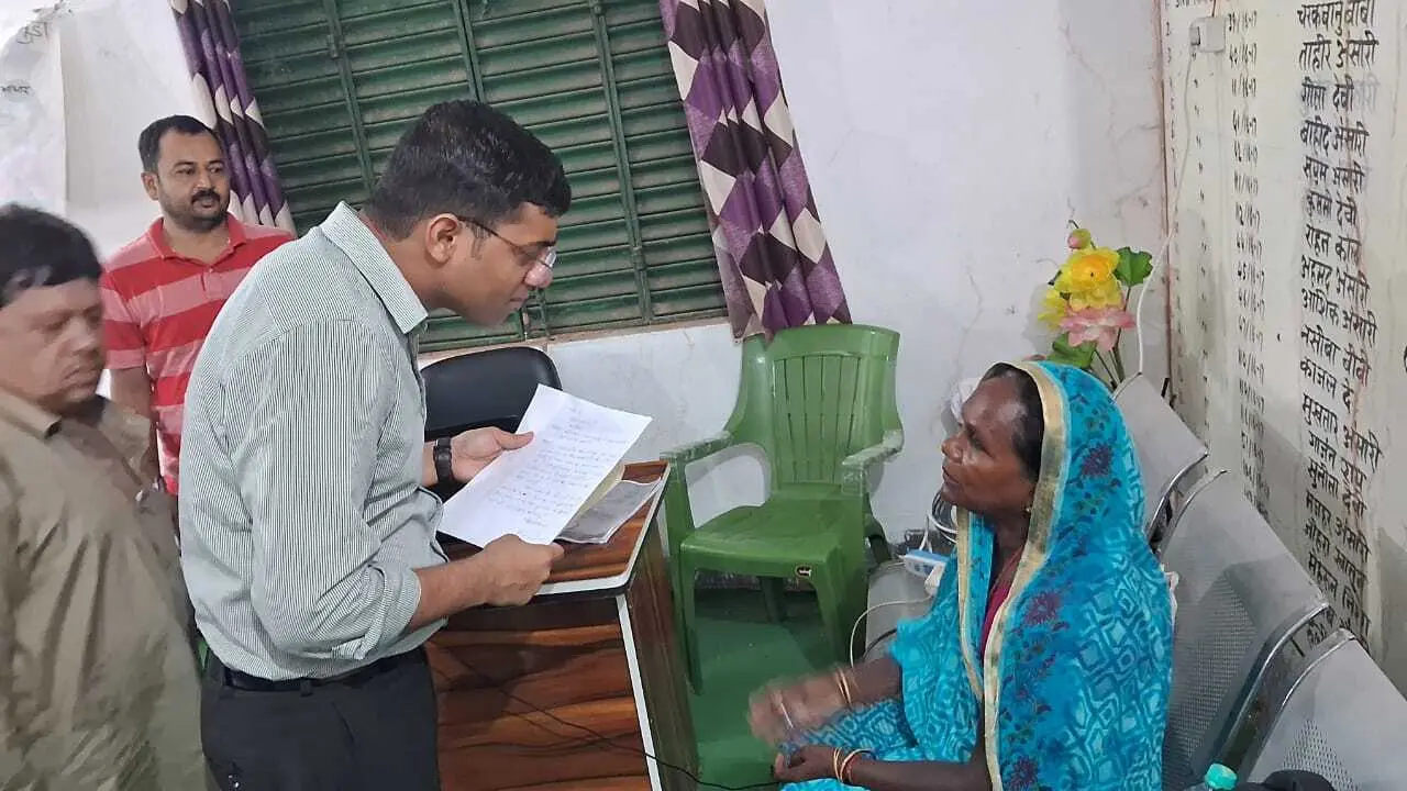 शिविर में आवेदनों का किया गया निष्पादन, एसडीओ ने ऑन द स्पॉट प्रमाण-पत्र बांटे