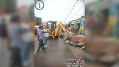 हरिवाटिका में चला अतिक्रमण हटाओ अभियान, पांच दर्जन दुकानें ध्वस्त