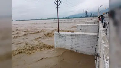 एक बार फिर गंडक नदी के जलस्तर में वृद्धि जारी, कर्मी अलर्ट