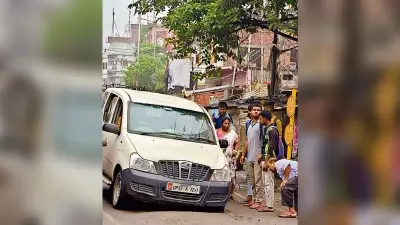 बारिश से बिगड़ी सड़कों की सूरत, जगह जगह बने गड्ढों से लोगों को हो रही परेशानी