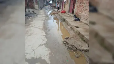 नाला बनने के बाद भी सड़क पर जलजमाव