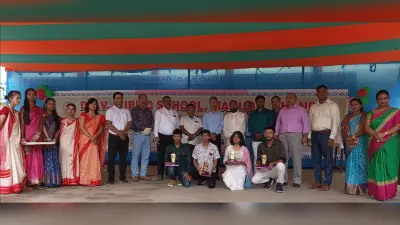 डीएवी पब्लिक स्कूल महुदा के स्थापना दिवस पर अव्वल स्टूडेंट्स सम्मानित