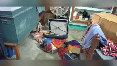 कमरे का ताला तोड़ कर डेढ लाख के संपत्ति की चोरी