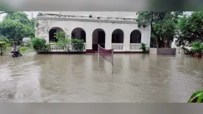 चीनी मिल, अस्पताल, स्कूल, पोस्ट आफिस, प्रखंड कार्यालय समेत बीडीओ सीओ आवास में घुसा पानी