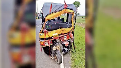ऑटो और मैजिक वाहन की टक्कर, चार लोग हुए घायल