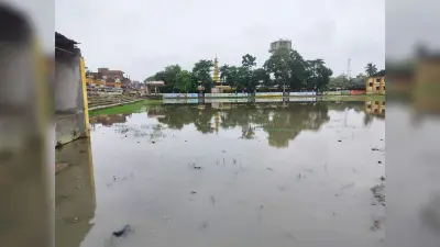 बारिश के बाद सिमरी के एकमात्र खेल मैदान में फैला पानी, बदतर हालत