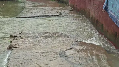 पीसीसी सड़क कटने से हकैली टोला का आवागमन ठप