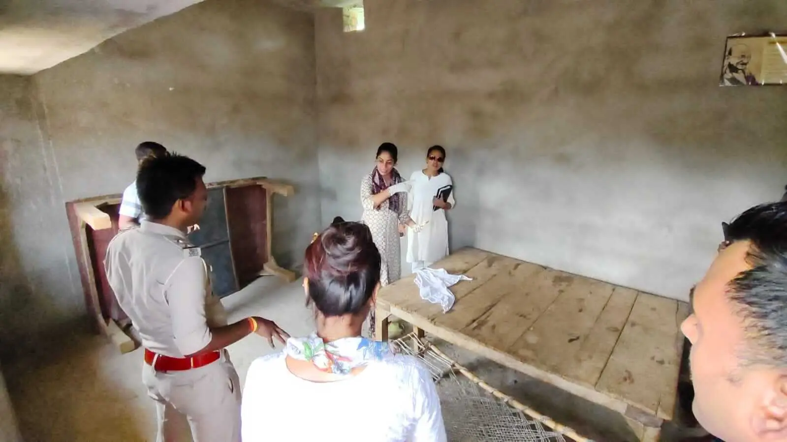 18 माह की मासूम के साथ गांव के ही एक व्यक्ति ने दुष्कर्म की घटना को दिया अंजाम, गिरफ्तारफोरेंसिक एक्सपर्ट की टीम ने घटनास्थल से लिए सैंपल
