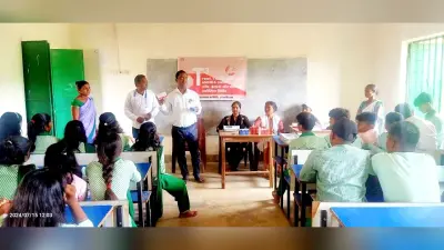 बच्चों की जांच व ब्लू गोली खिलाया गया
