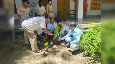 पर्यावरण संरक्षण को लेकर पौधरोपण अत्यावश्यक