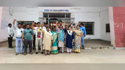 नौ सूत्री मांगों को लेकर कर्मचारियों ने काला बिल्ला लगाकर जताया विरोध