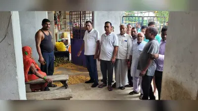 खेतको गांव पहुंचे हाथी ने छह घरों के दरवाजे व खिड़की को तोड़ा