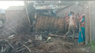 गैस सिलेंडर फटने से तीन घर राख, लाखों की क्षति