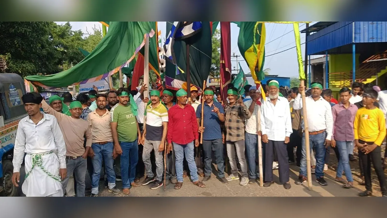 दारू में ताजिया और निशान के साथ निकाला जुलूस
