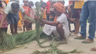 कुश का शव बनाकर किया जा रहा दाह-संस्कार