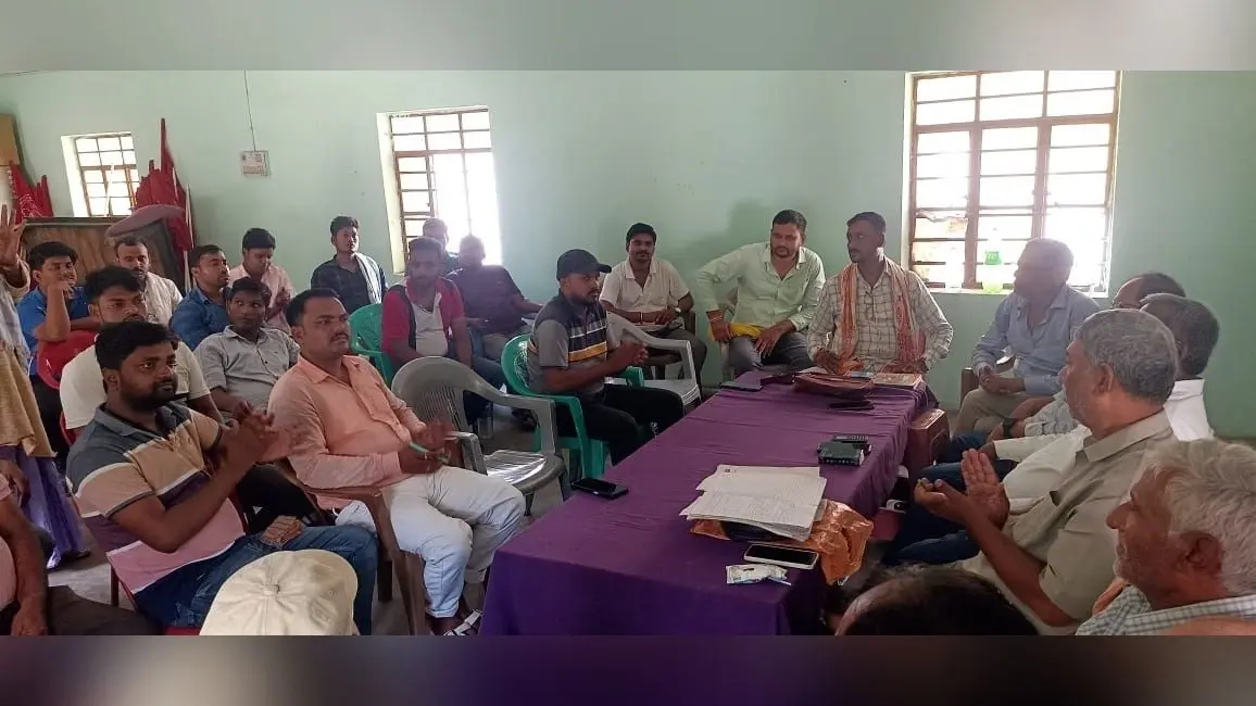 बैठक में मांगों को लेकर समाहरणालय पर प्रदर्शन का निर्णय