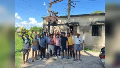 ट्रांसफार्मर बदलने की मांग को लेकर प्रदर्शन