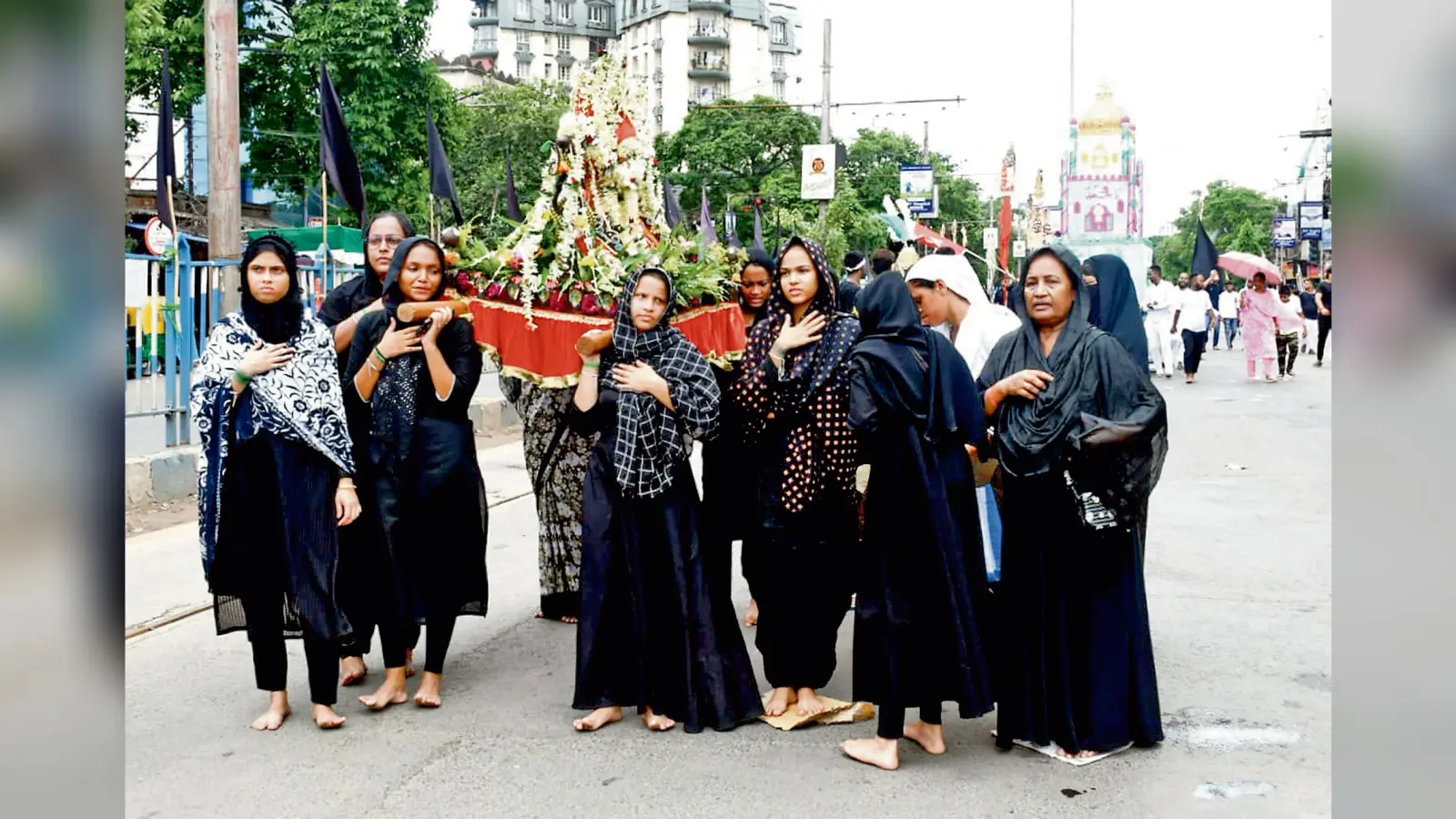 मुहर्रम पर ताजिया के साथ निकला मातमी जुलूस