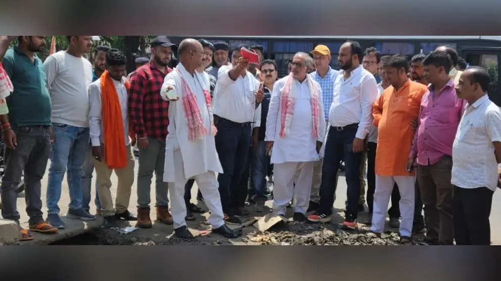एनएचएआई की टीम ने किया सड़क निर्माण का निरीक्षण