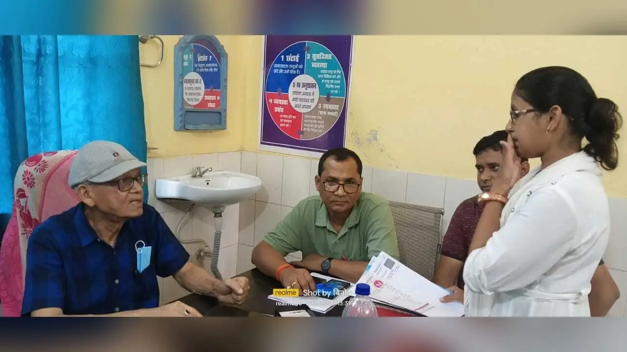 एसीएमओ ने सीएचसी पहुंच बाढ़ पीड़ितों का लिया जायजा