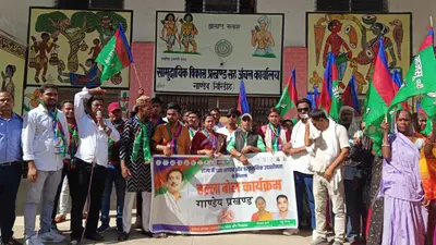 भ्रष्टाचार के खिलाफ आजसू का पैदल मार्च, ब्लॉक में किया प्रदर्शन