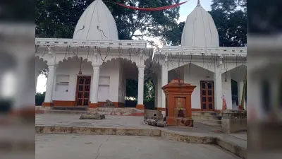 आकर्षक है जमुनिया नदी पर स्थित शिव-पार्वती का मंदिर