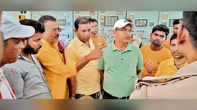 बिजली समस्या को लेकर ग्रामीणों ने पावर हाउस का किया घेराव