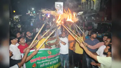 लाठी चार्ज की घटना के खिलाफ मुख्यमंत्री का फूंका पुतला