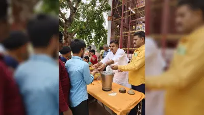 गुरु पूर्णिमा पर साईं मंदिर में पूजा, लगा भंडारा