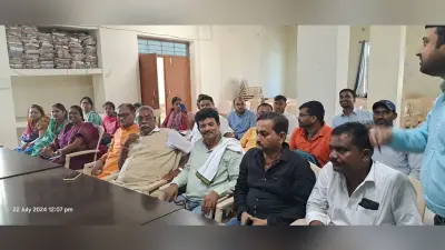 रजौन में योजनाओं के क्रियान्वयन को लेकर बीडीओ ने मुखिया के साथ की बैठक