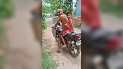 एक किमी दूर जाकर बाइक से पानी लाते बेहटा गांव के लोग