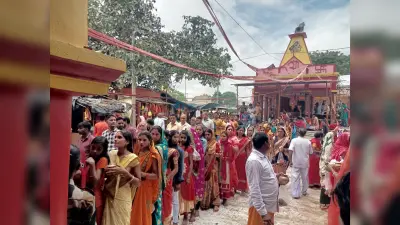 पहली सोमवारी को झारखंड धाम में उमड़ी श्रद्धालुओं की भीड़, जलार्पण को ले लगा रहा तांता