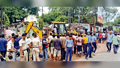 डीवीसी मोड़ इलाके में अतिक्रमण पर चला एडीडीए का बुलडोजर