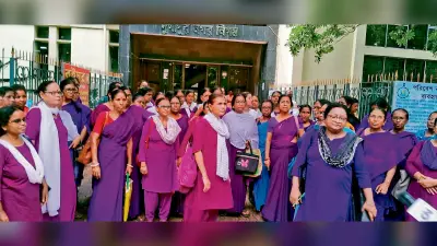 निगम अफसरों के बर्ताव से खफा हेल्थवर्कर्स ने किया प्रदर्शन