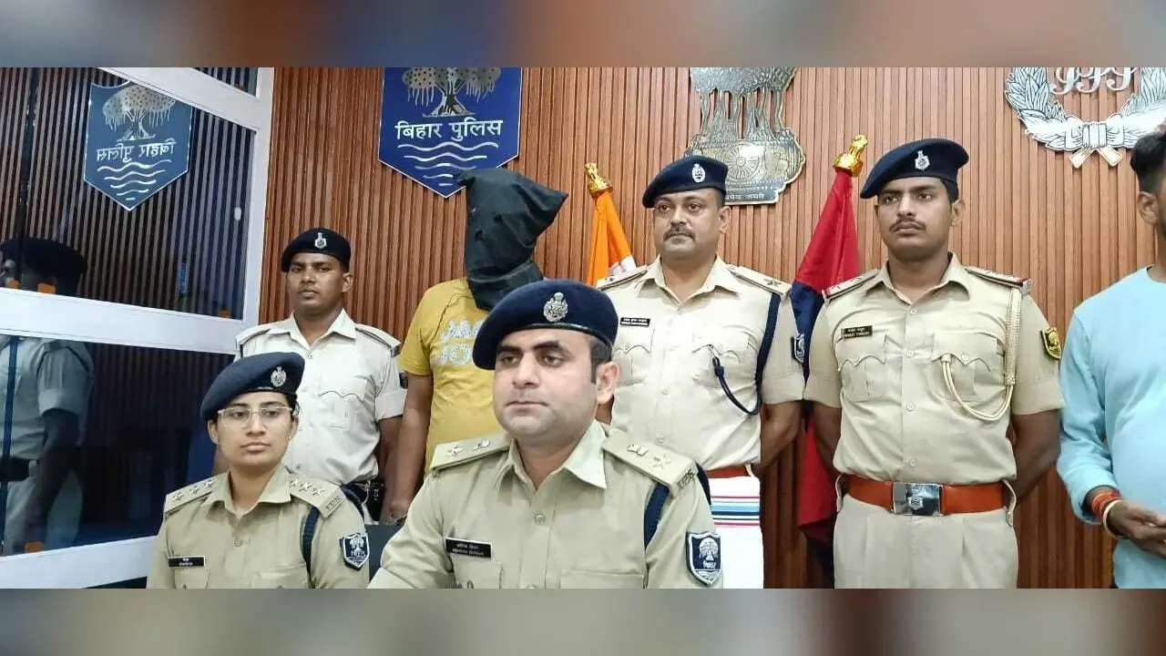 डकैती करने वाले नट गिरोह की दो महिला सहित दस गिरफ्तार