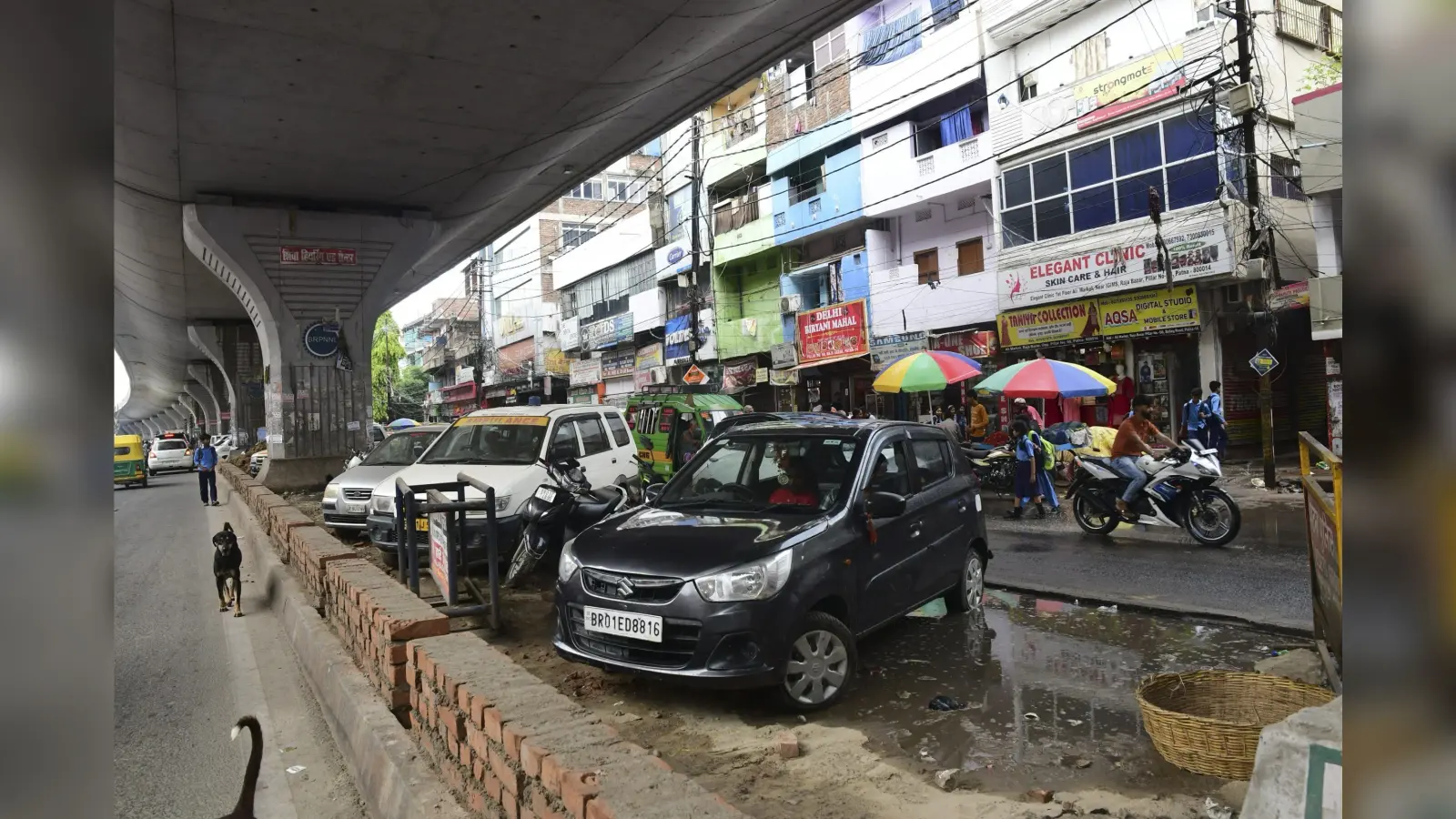 बेली रोड में फ्लाइओवर के नीचे बाउंड्री का काम शुरू