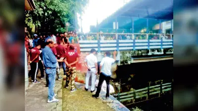 खाल किनारे पड़ी बोरी में मिला युवती का शव