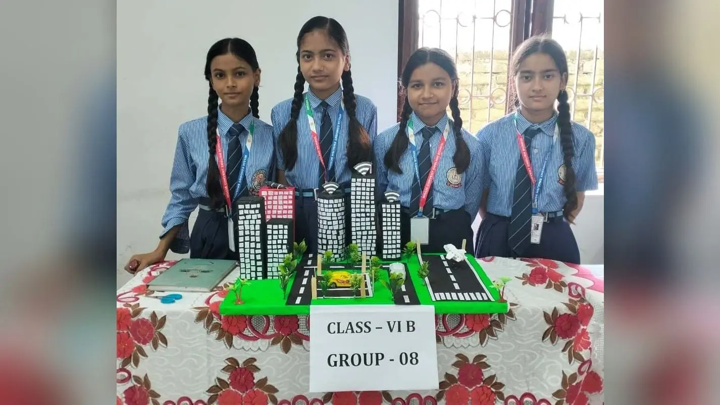 मिल्लिया कॉन्वेंट में आयोजित विज्ञान प्रदर्शनी में छात्रों ने किया अपने हुनर का प्रदर्शन