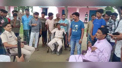 स्कूल में घुसकर की छात्रों से मारपीट