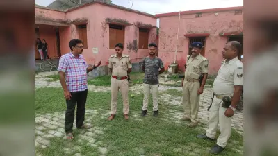 असामजिक तत्वों की गतिविधियों से परेशान हैं छात्राएं व शिक्षक